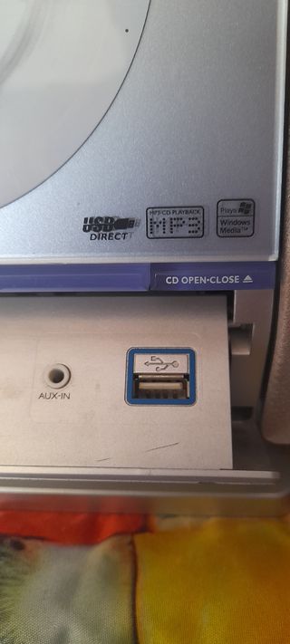 Radio ,CD ,USB,MP3 .