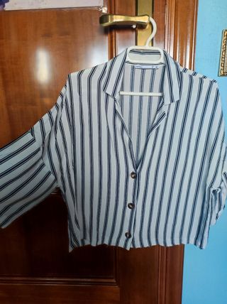 Blusa de rayas.