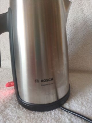 Fervedor eléctrico da marca Bosch, com pouco uso.