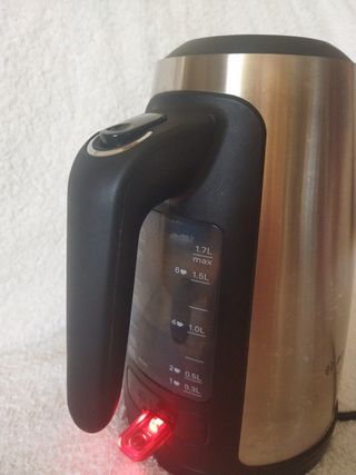Fervedor eléctrico da marca Bosch, com pouco uso.