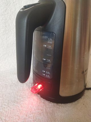 Fervedor eléctrico da marca Bosch, com pouco uso.