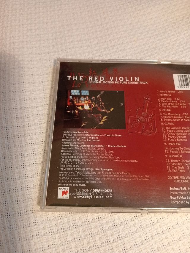 EL VIOLIN ROJO. THE RED VIOLIN.