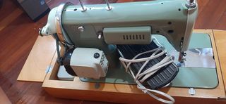 Máquina de coser ALFA antigua