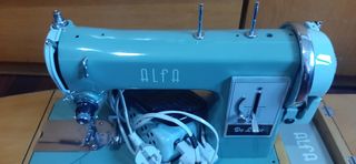 Máquina de coser ALFA antigua