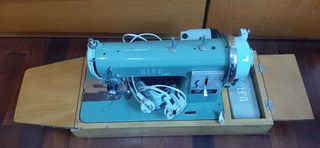 Máquina de coser ALFA antigua