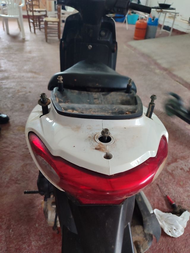 Ciclomotor Sym cargo 4 tiempos canals