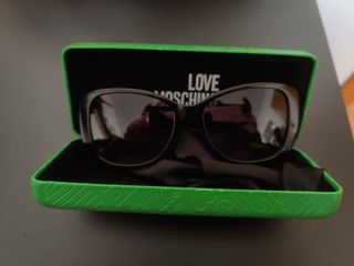 Occhiali da sole Moschino rovinati