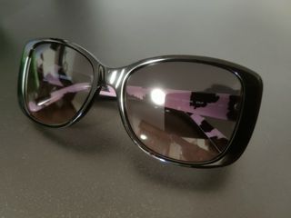 Occhiali da sole Moschino rovinati