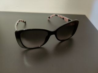 Occhiali da sole Moschino rovinati