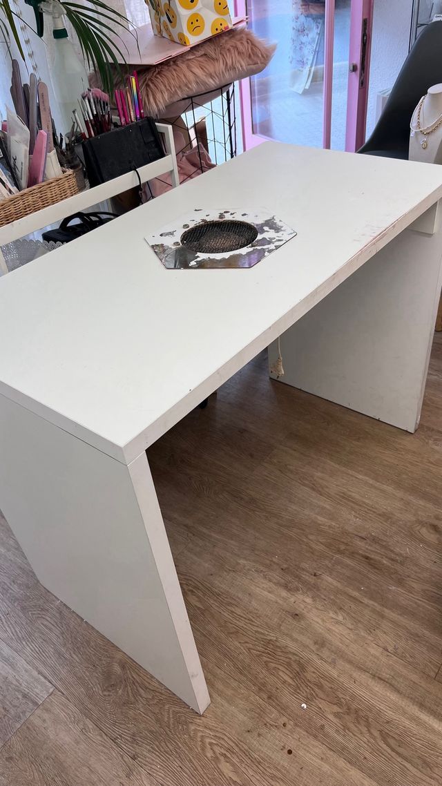 Mesa de manicura con extractor