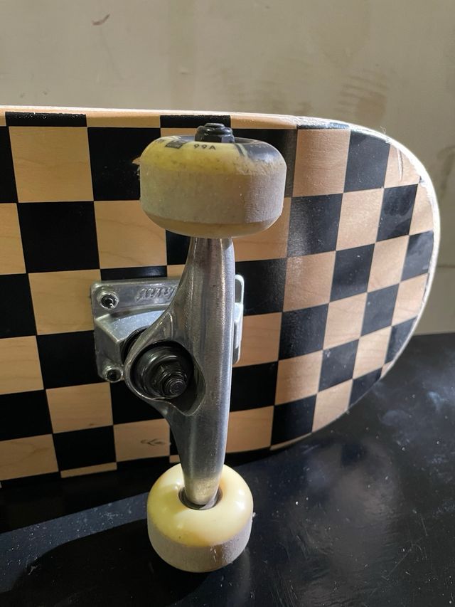 SKATEBOARD GLOBE INTL