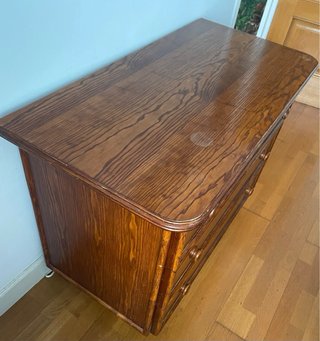Comoda madera en buen uso