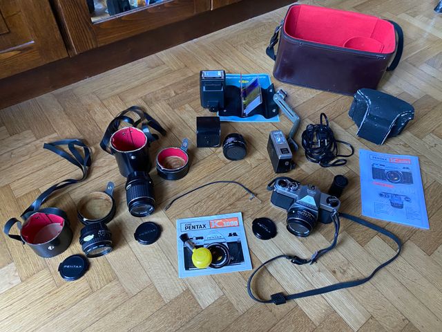 Pentax K1000 + obiettivi attrezzatura fotografica