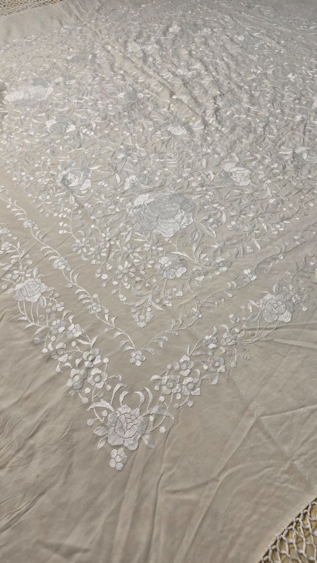 Manton de Manila seda bordado a mano