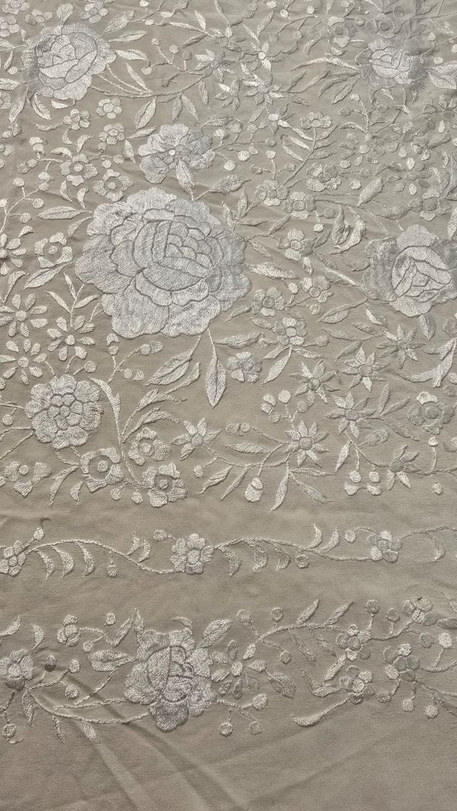 Manton de Manila seda bordado a mano