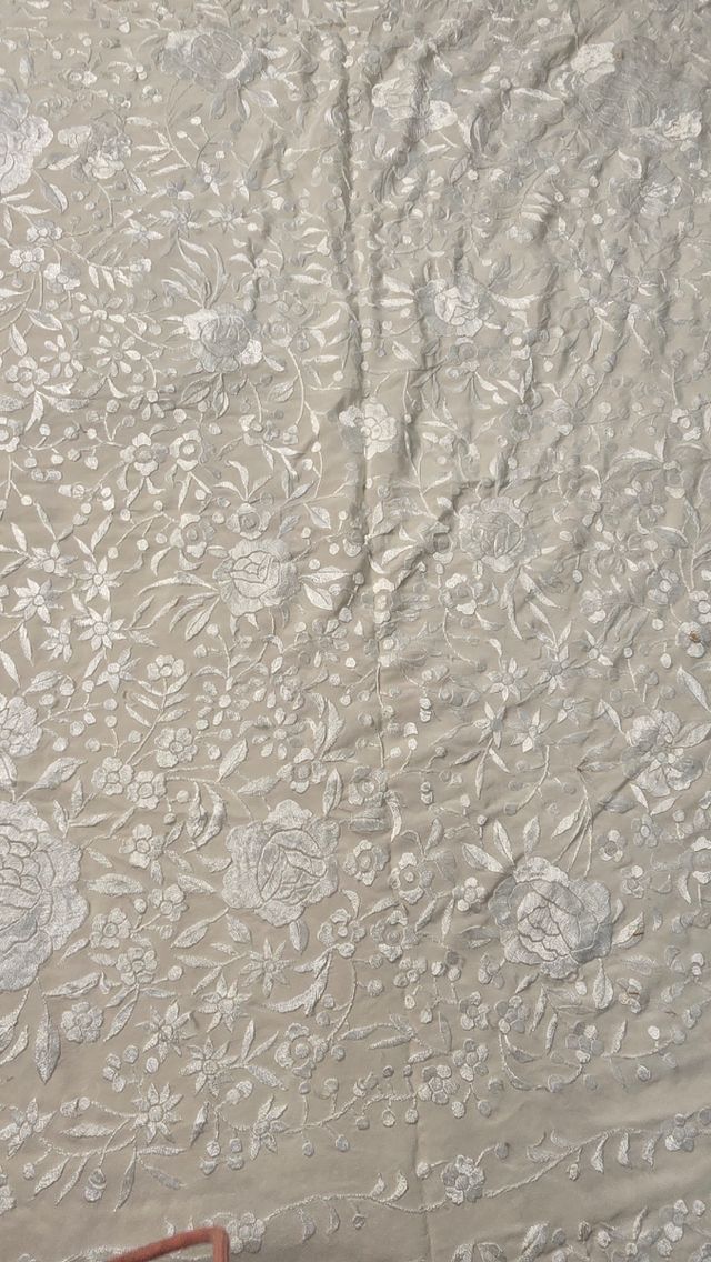 Manton de Manila seda bordado a mano