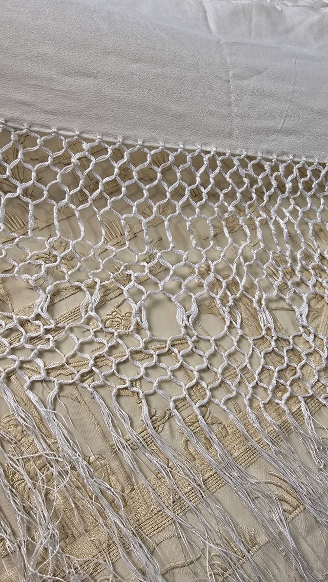 Manton de Manila seda bordado a mano