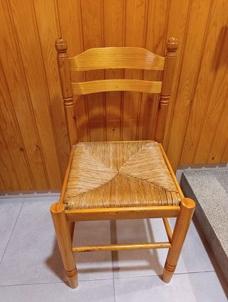 Sillas rústicas