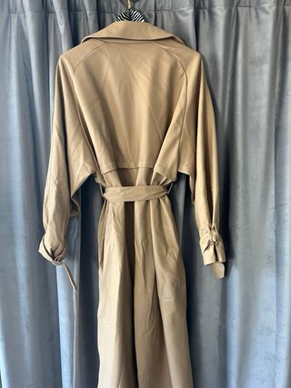 Gabardina color Camel con etiqueta