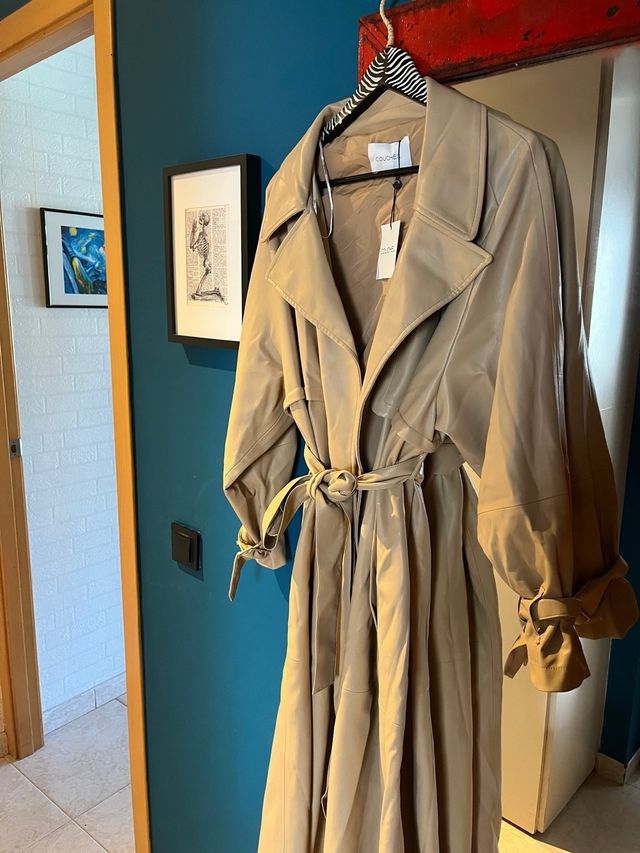 Gabardina color Camel con etiqueta