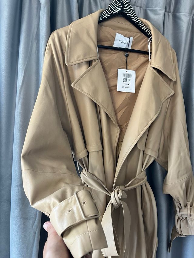 Gabardina color Camel con etiqueta