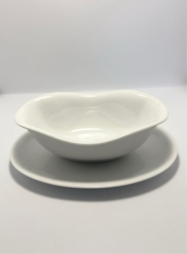 Salsera de porcelana blanca