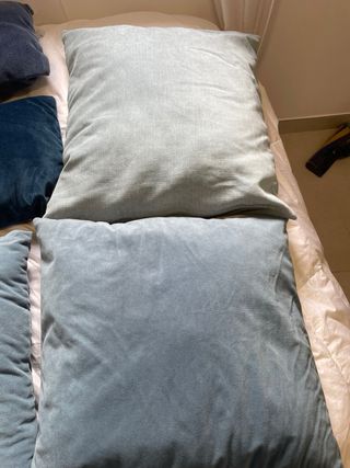 Juego de cobibes azules.
