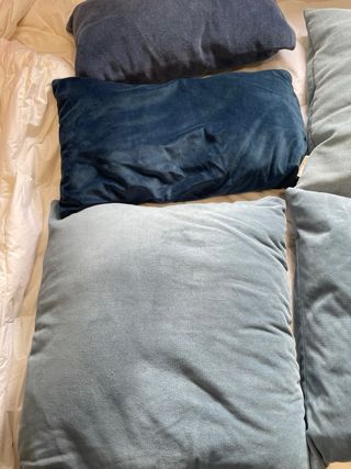 Juego de cobibes azules.