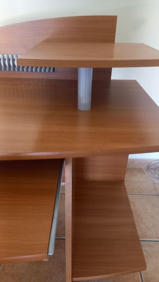 Mesa Escritorio y ordenador