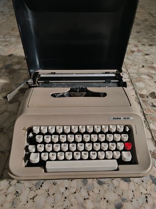 Maquina de escribir antigua.