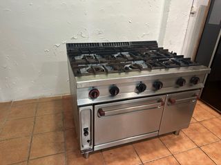 Cocina industrial de 6 fuegos con horno