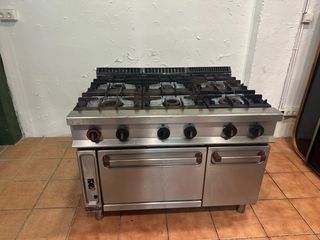 Cocina industrial de 6 fuegos con horno