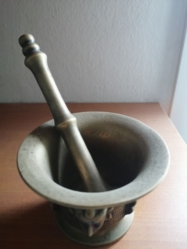 Mortero de bronce