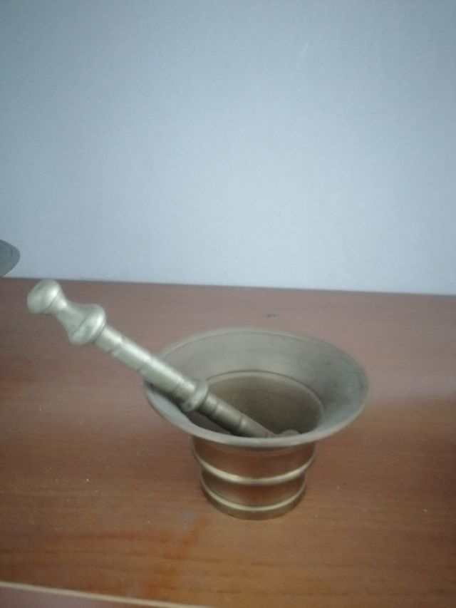 Mortero de bronce