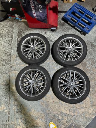 Ruedas SEAT 17” originales, neumatico al 95% 