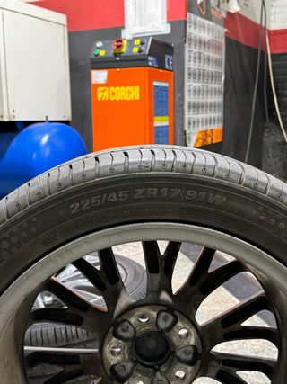 Ruedas SEAT 17” originales, neumatico al 95% 