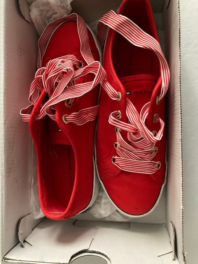 Zapatillas Tommy rojas loneta talla 36