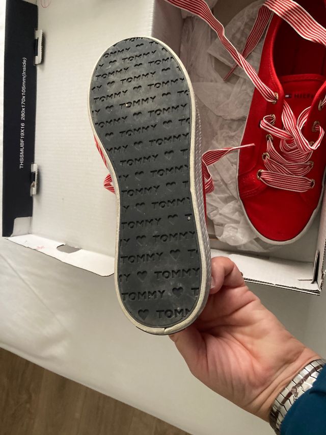 Zapatillas Tommy rojas loneta talla 36