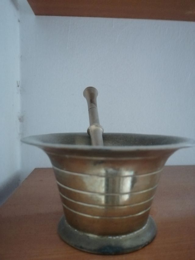 Mortero de bronce