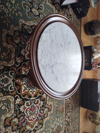 Mesa redonda de mármol ,60 por 60