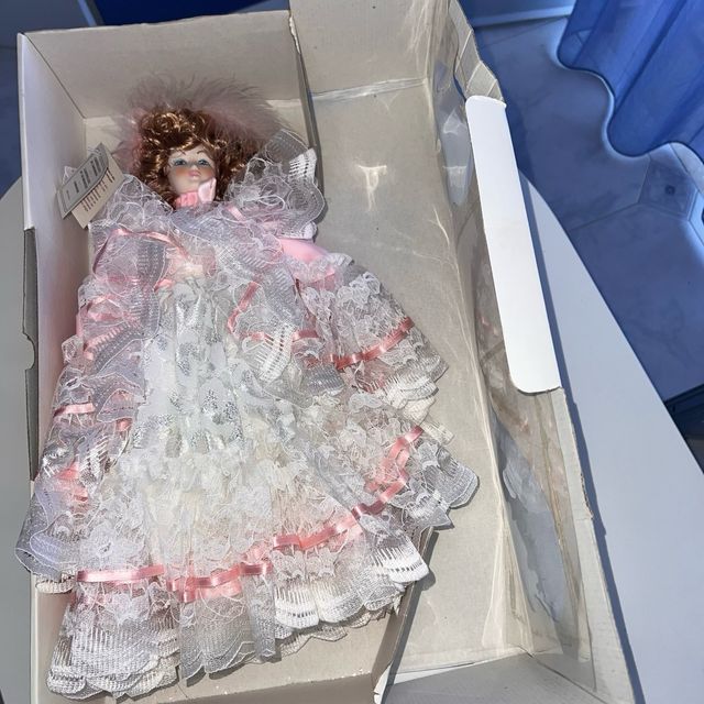 Bambola di porcellana vintage da collezione