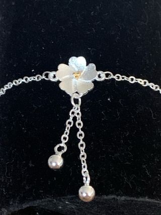 Pulsera de plata flor. Nueva