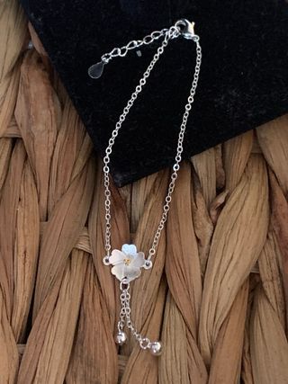 Pulsera de plata flor. Nueva