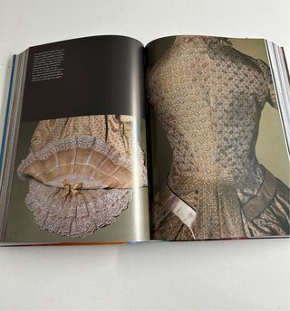 Moda: Una Historia Desde Siglo XVIII Al Siglo X