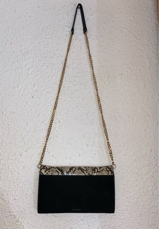 Bandolera negra con estampado de serpiente
