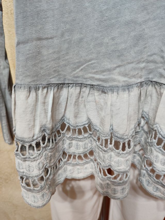 Camiseta con puntilla