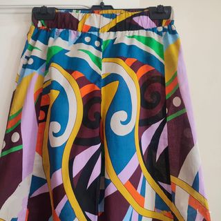 Pantalón largo estampado de Zara 