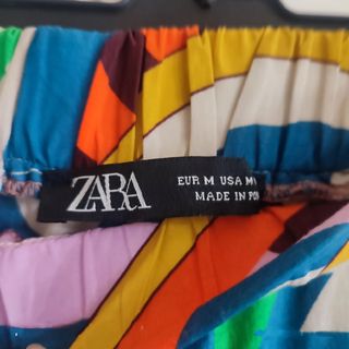 Pantalón largo estampado de Zara 