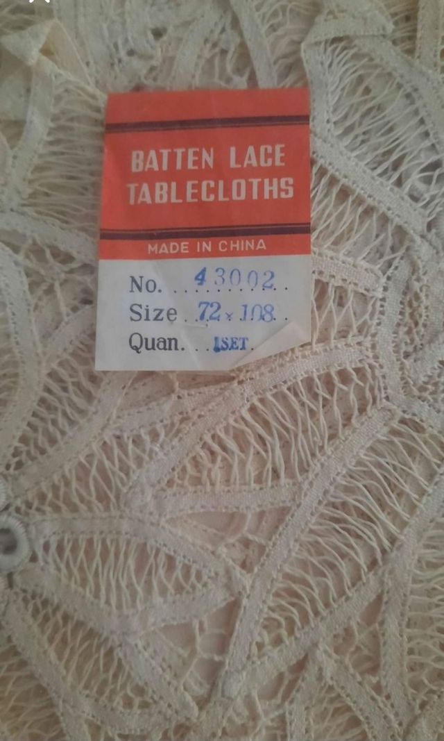 Tovaglia,100% Lino, ricamata con 12 tovaglioli