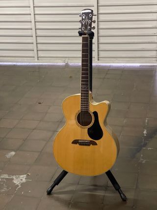 Guitarra Alvarez J80CE Jumbo + funda rígida